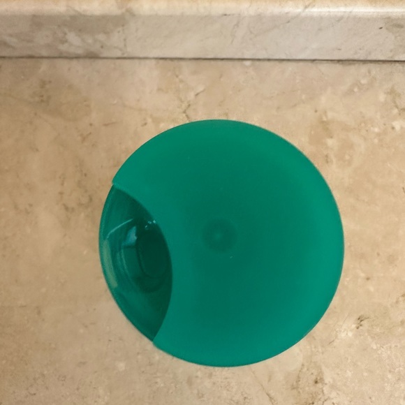 💚 Starbucks 2022 Holiday Candy Cane Swirl Tumbler with Lime Green Bumper NEW - Picture 4 of 12